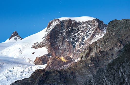 Hotels Built on the Edge of Snowy Craters