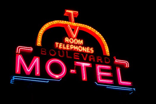 Hotels That Glow With Aurora Colors at Night