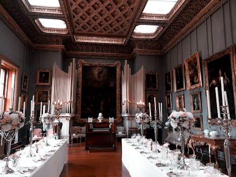 Hotels With Diamond-Decorated Dining Halls