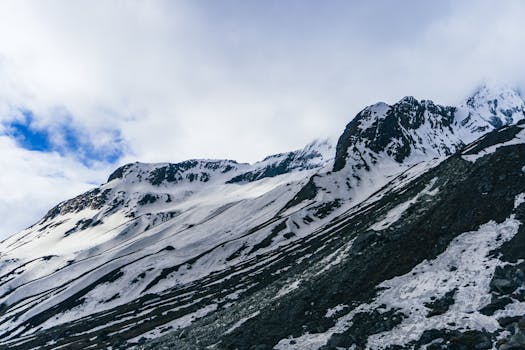 Resorts Beside Mount Everest Base Views