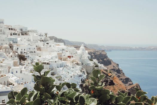 Resorts Surrounded by Santorini’s White Cliffs