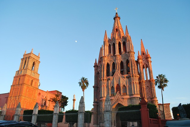 Scenic Hotels in San Miguel de Allende Near Colonial Streets